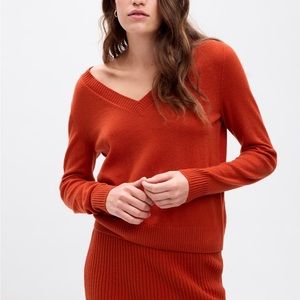 Gap CashSoft Women’s V-Neck Sweater
